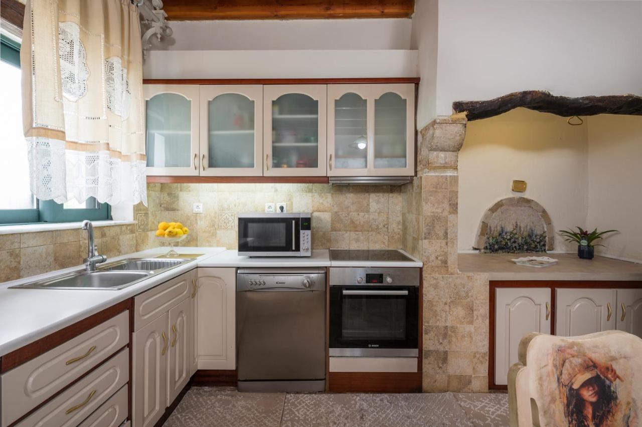 Mar Traditional Mansion Villa Aronion
